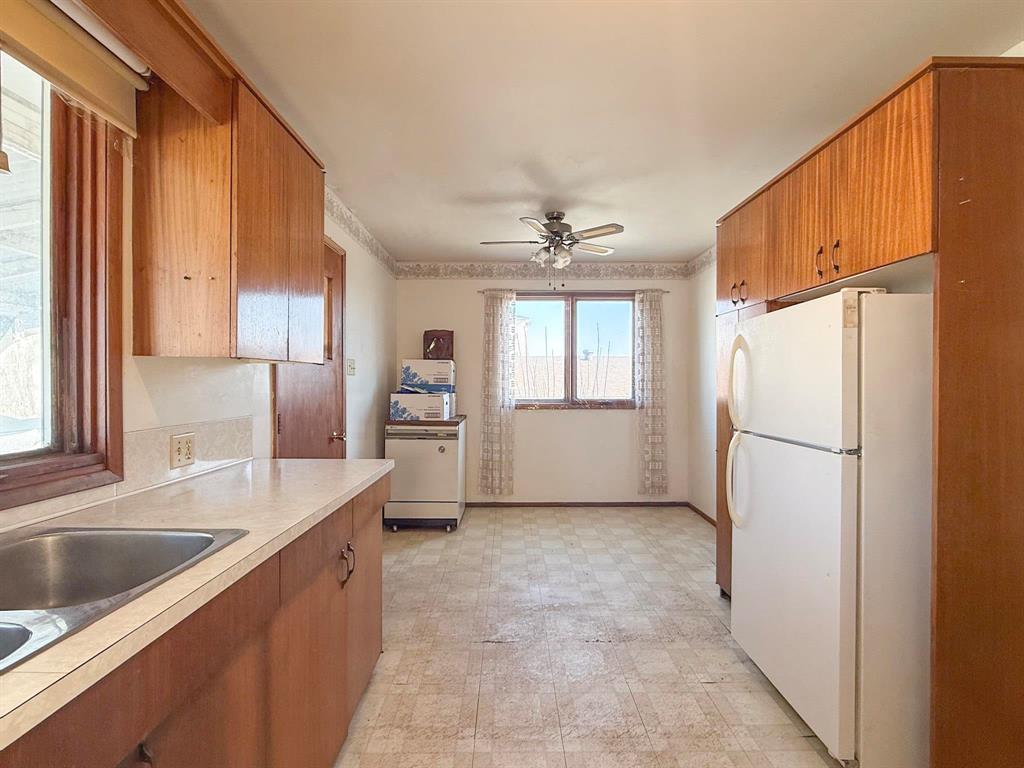 6 Aster Crescent, Brandon, MB - Indoor Photo Showing Kitchen
