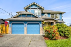 3834 Laurel Dr Royston, BC V0R 2V0