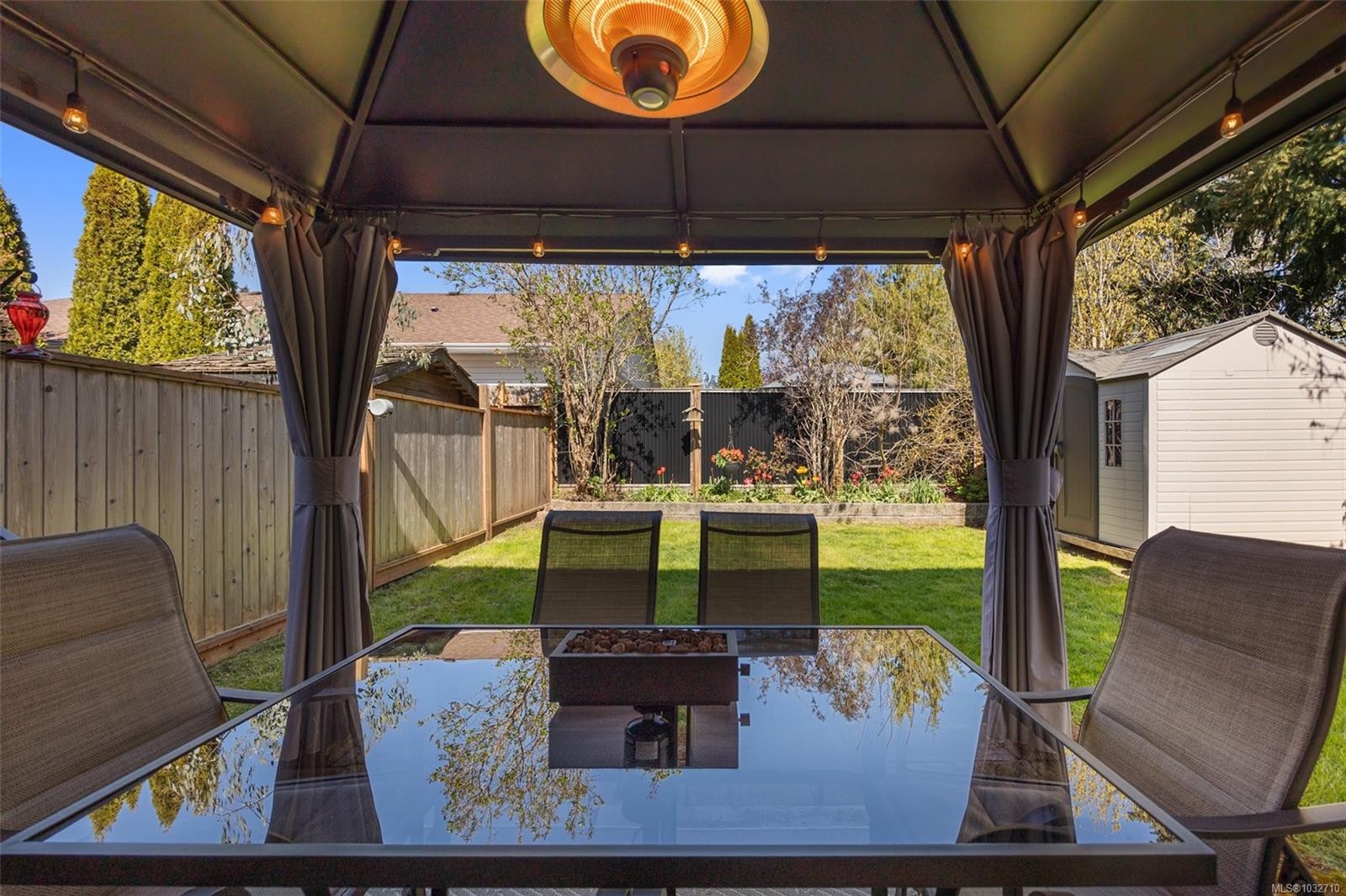 B-2425 1St St, Courtenay, BC - With Deck Patio Veranda With Exterior