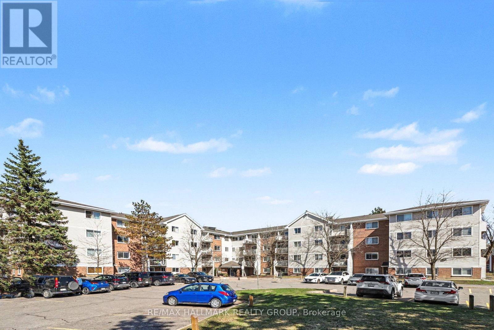 312 - 280 Brittany Drive, Ottawa, ON - Outdoor