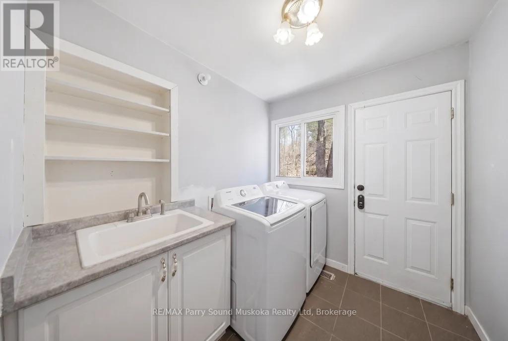 28 Black Road, Seguin, ON - Indoor Photo Showing Laundry Room