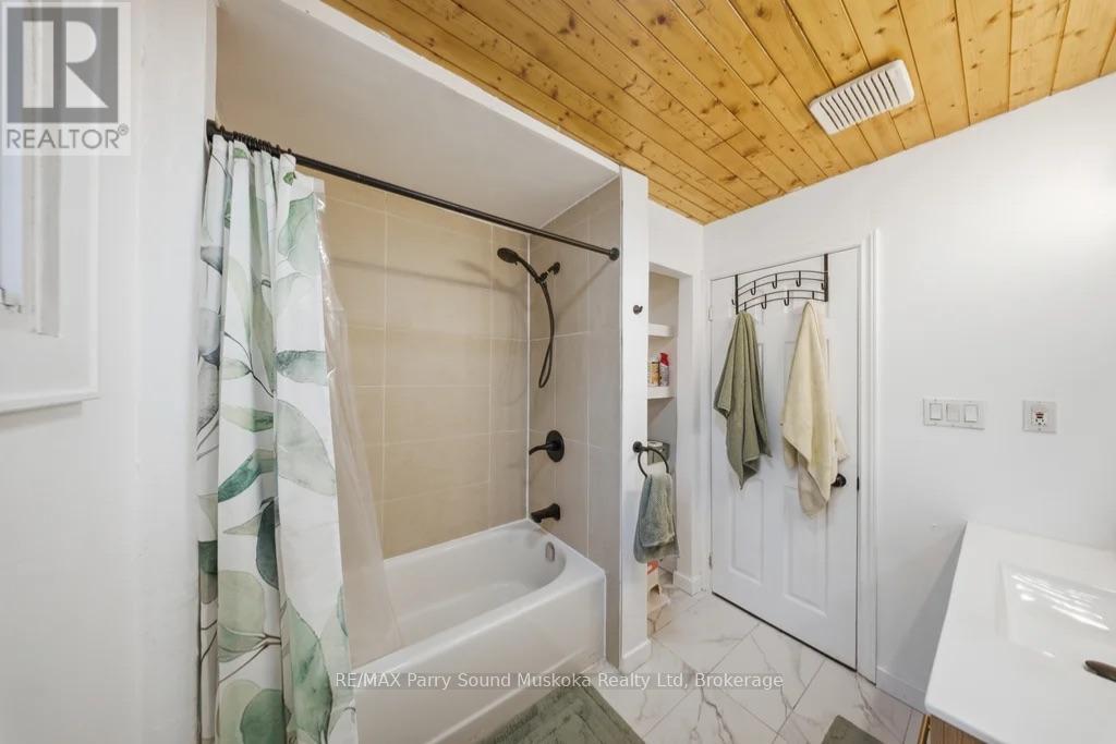 28 Black Road, Seguin, ON - Indoor Photo Showing Bathroom