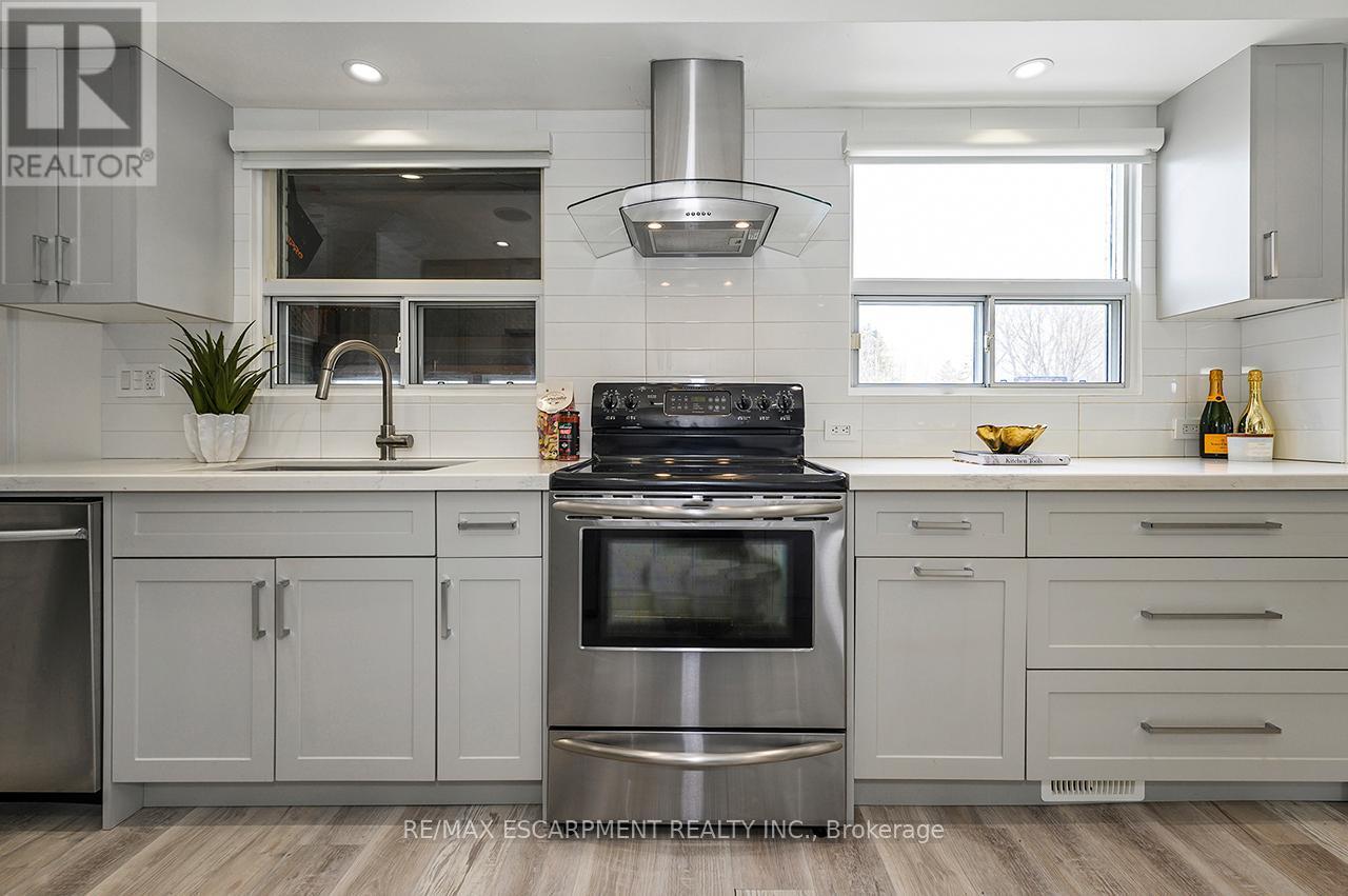 3726 Holden Crescent, Mississauga, ON - Indoor Photo Showing Kitchen
