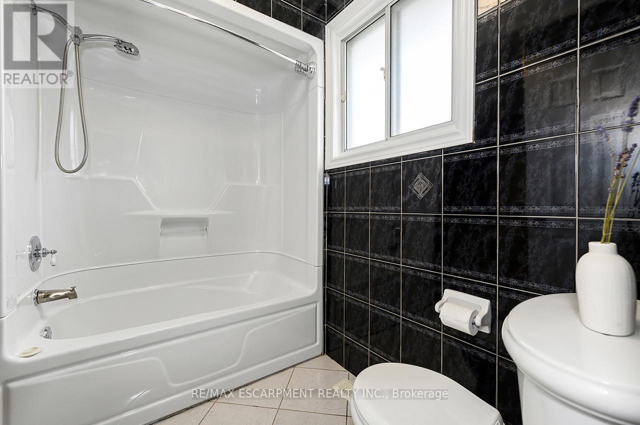3726 Holden Crescent, Mississauga, ON - Indoor Photo Showing Bathroom