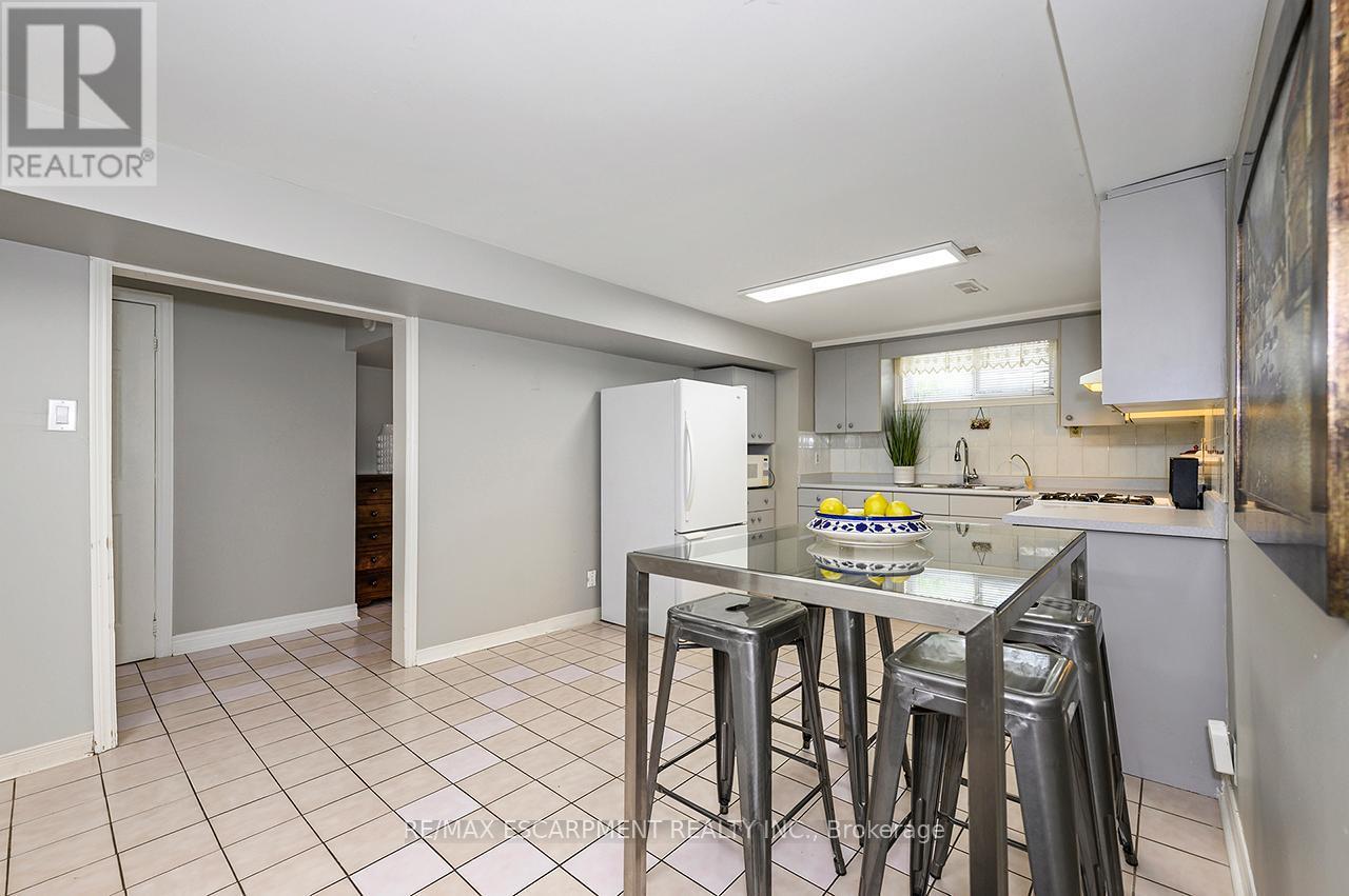 3726 Holden Crescent, Mississauga, ON - Indoor Photo Showing Kitchen