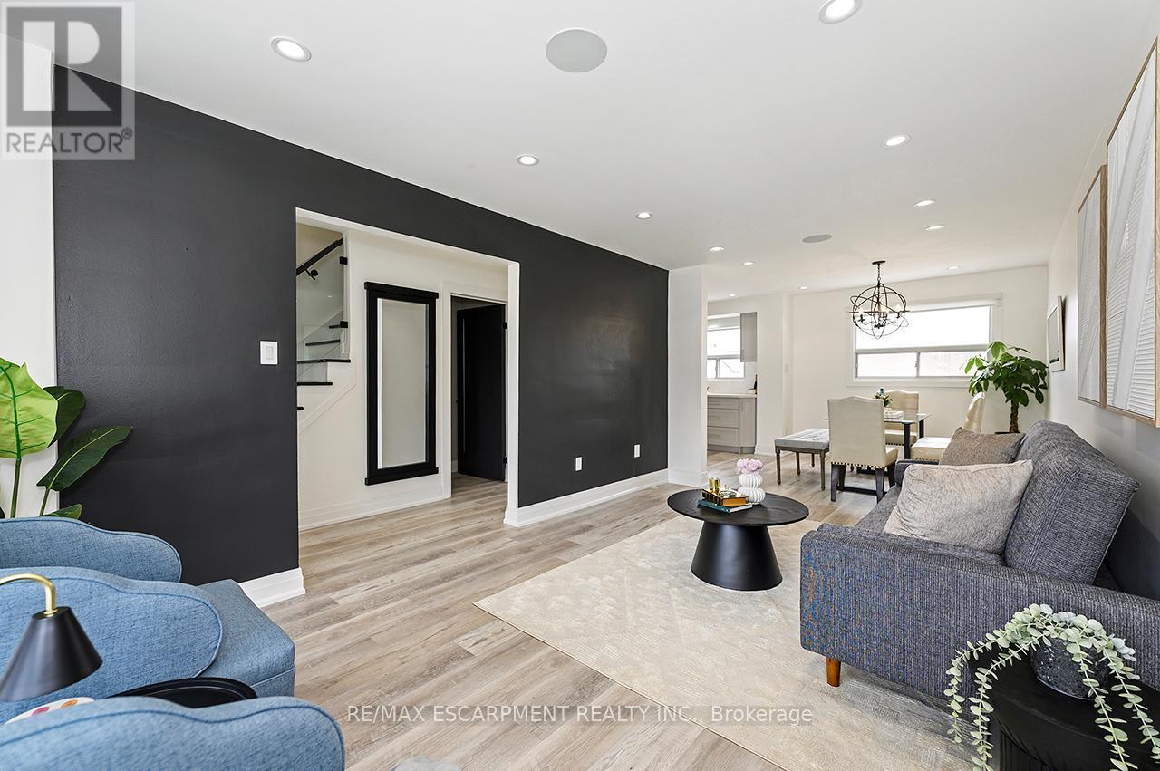 3726 Holden Crescent, Mississauga, ON - Indoor Photo Showing Living Room