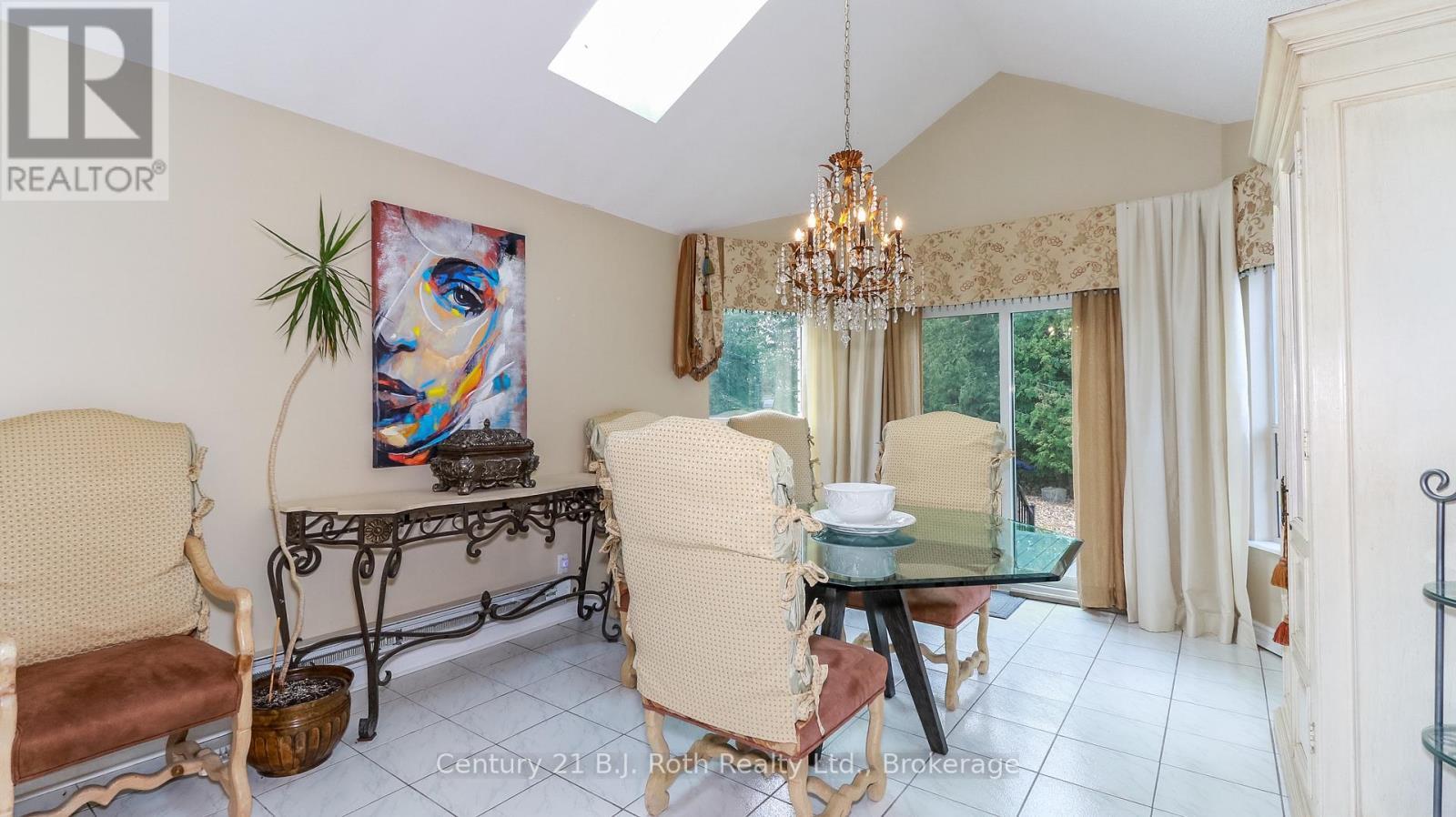 20 Grant Avenue, Tiny, ON - Indoor Photo Showing Dining Room