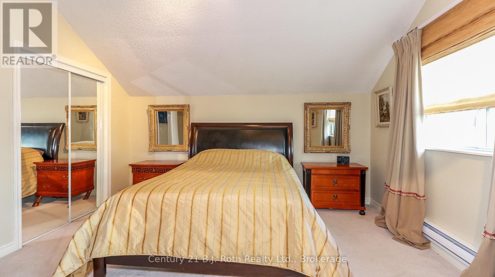 20 Grant Avenue, Tiny, ON - Indoor Photo Showing Bedroom