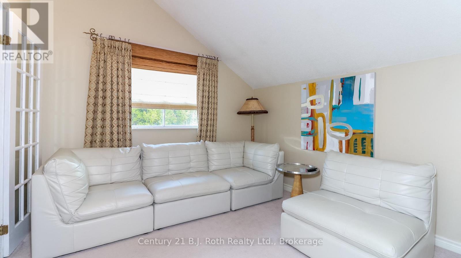 20 Grant Avenue, Tiny, ON - Indoor Photo Showing Living Room
