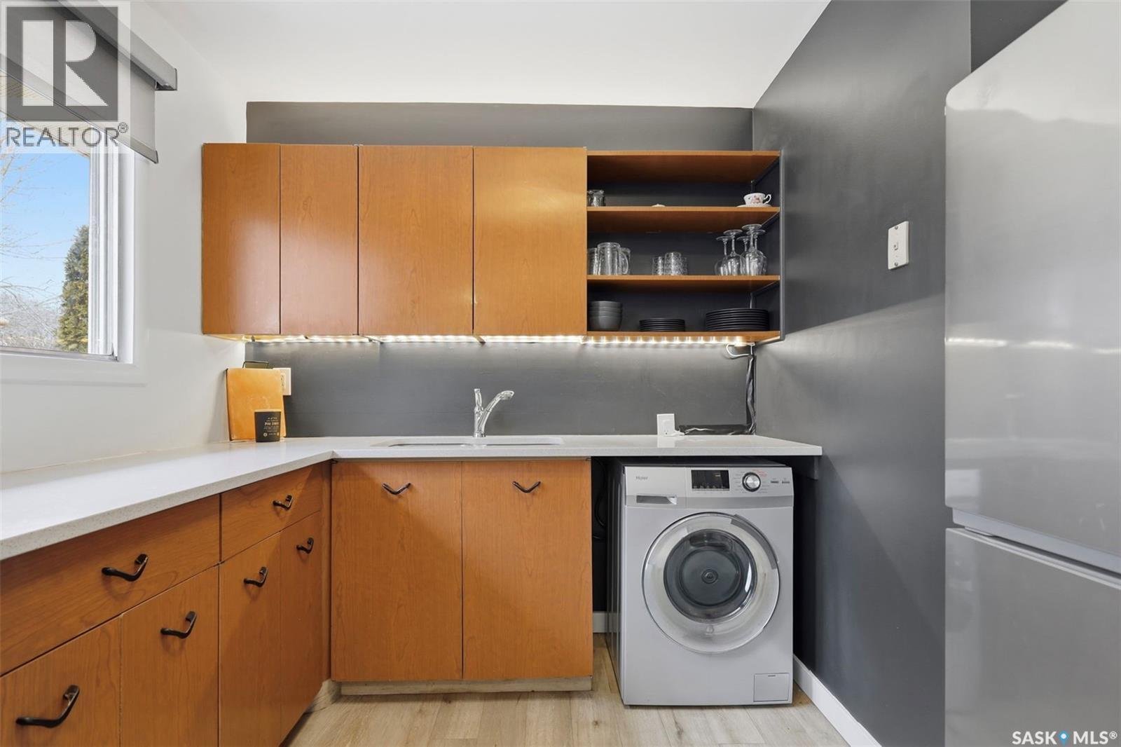 305 Montreal Avenue N, Saskatoon, SK - Indoor Photo Showing Laundry Room