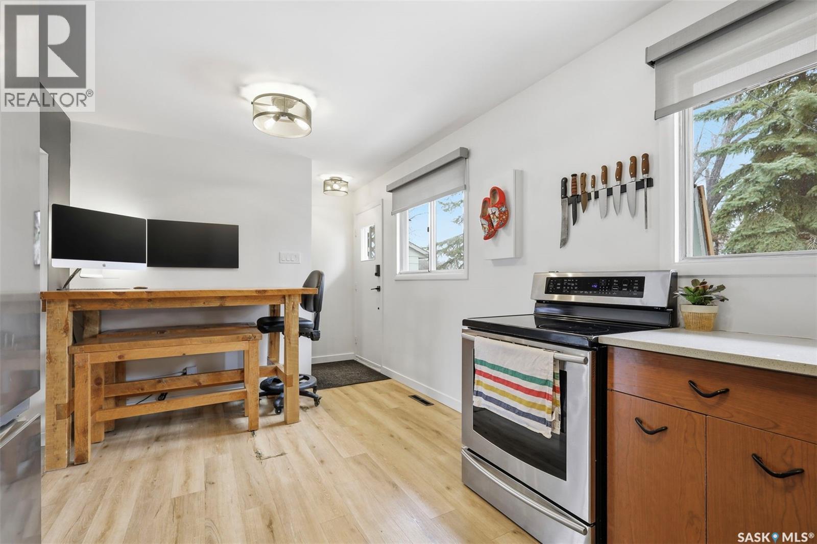 305 Montreal Avenue N, Saskatoon, SK - Indoor