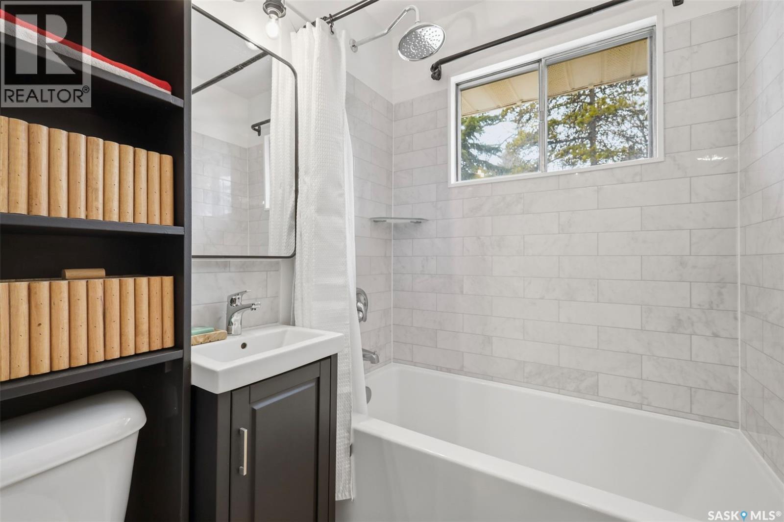 305 Montreal Avenue N, Saskatoon, SK - Indoor Photo Showing Bathroom