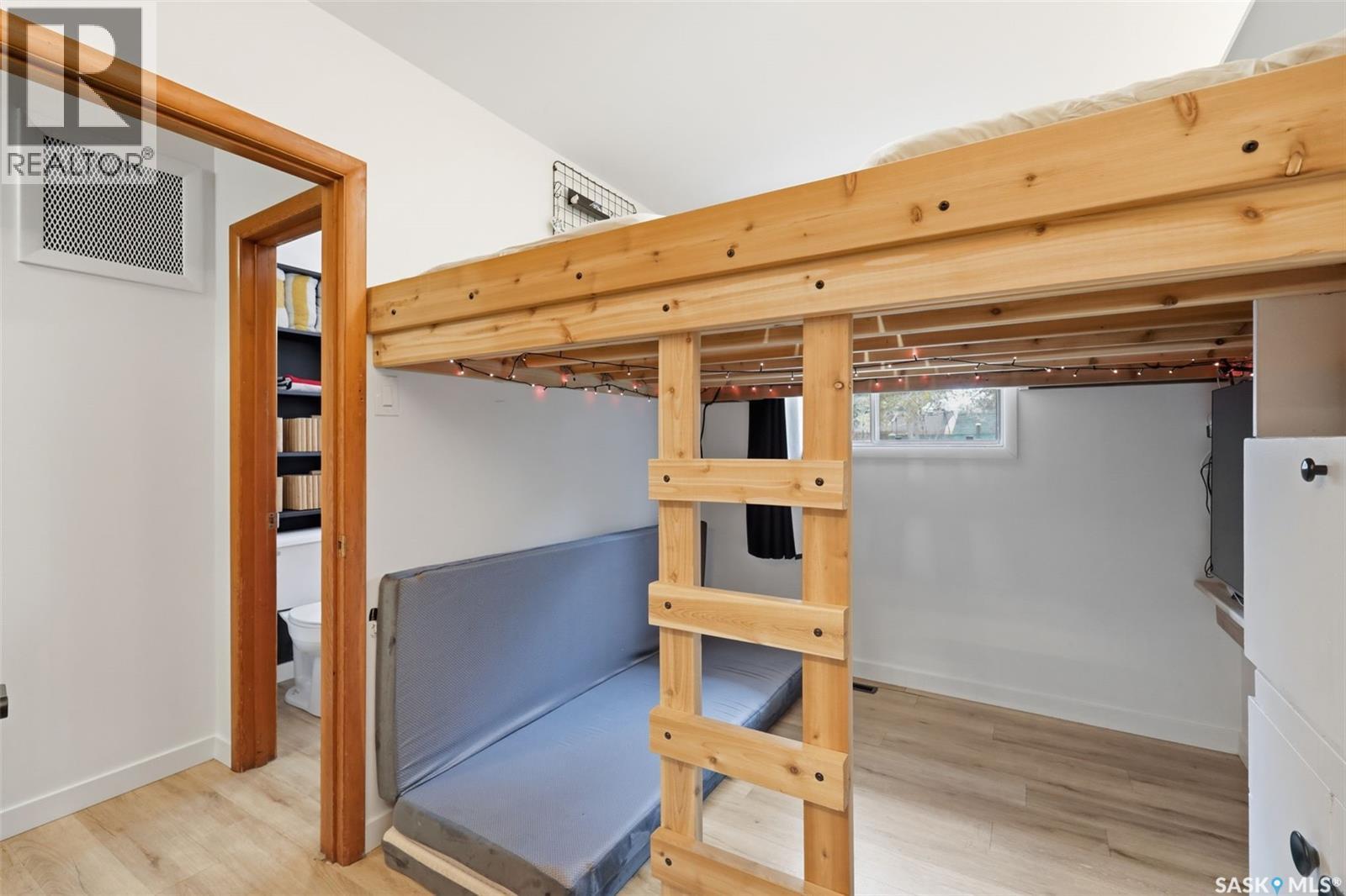 305 Montreal Avenue N, Saskatoon, SK - Indoor