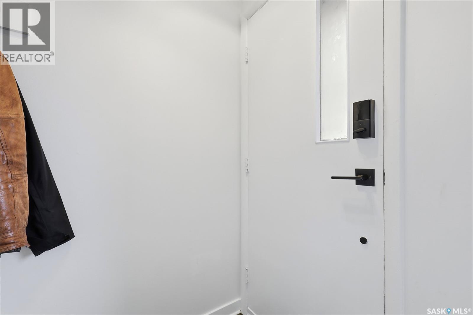 305 Montreal Avenue N, Saskatoon, SK - Indoor Photo Showing Other Room