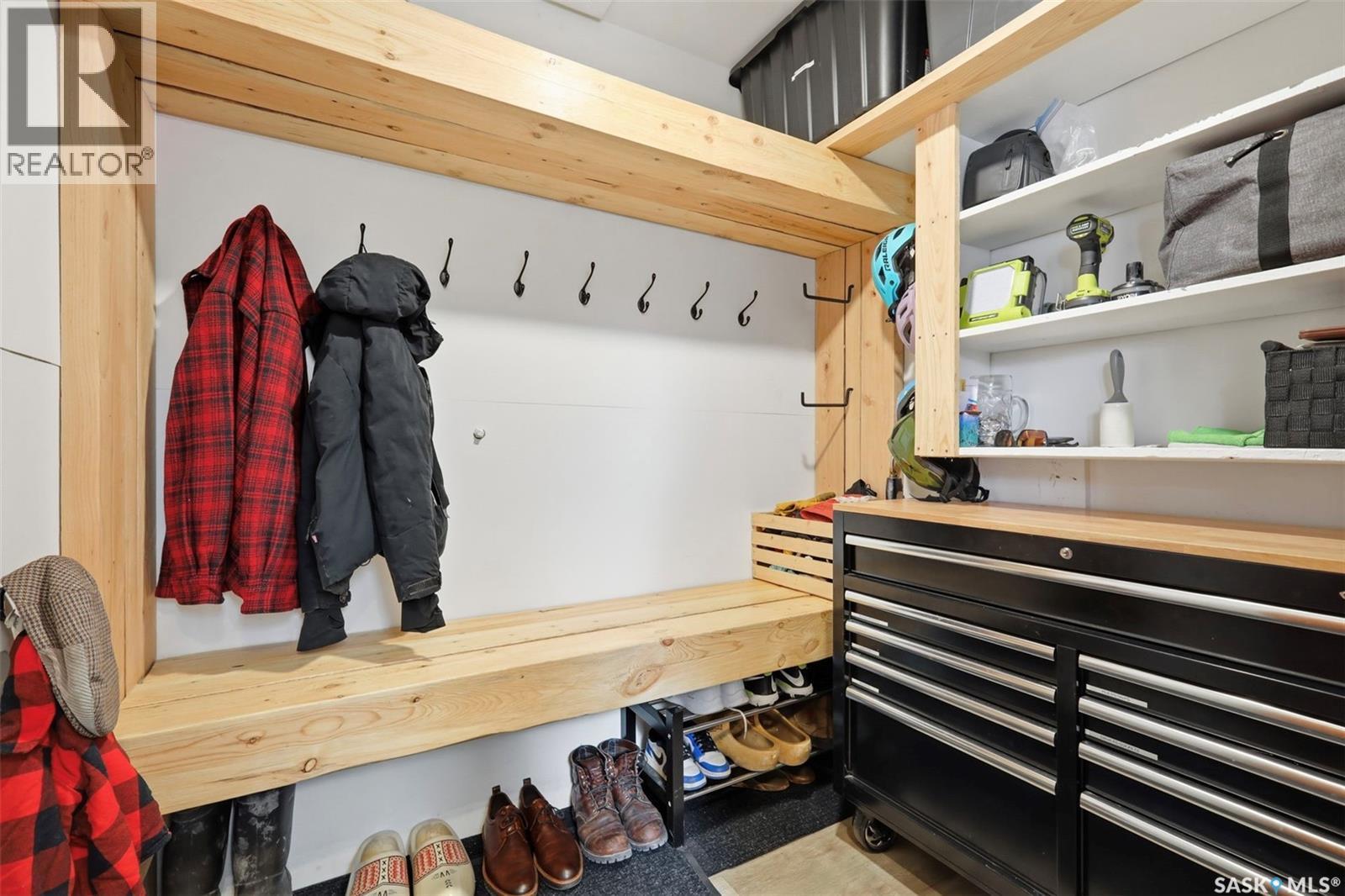 305 Montreal Avenue N, Saskatoon, SK - Indoor