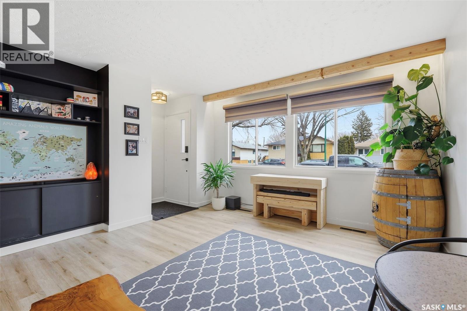 305 Montreal Avenue N, Saskatoon, SK - Indoor