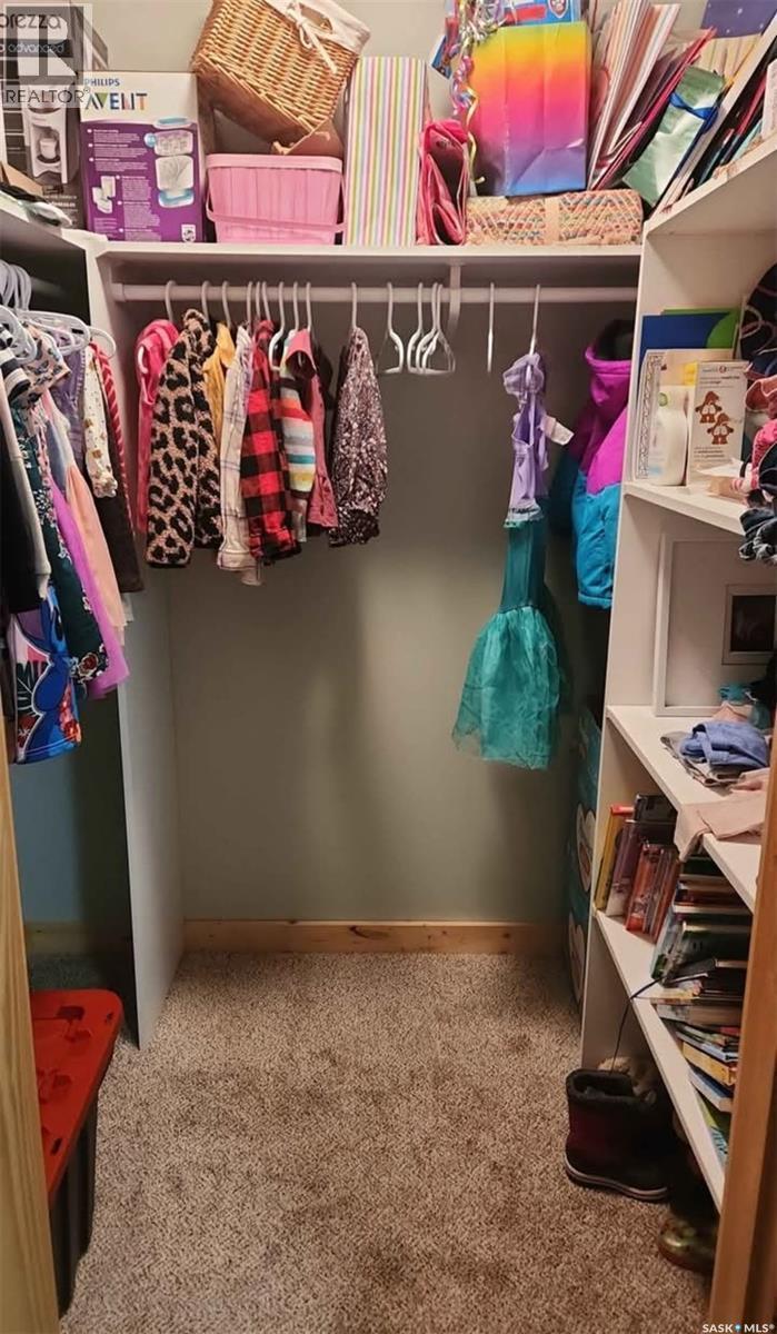 105 Francis Street, Francis, SK - Indoor With Storage