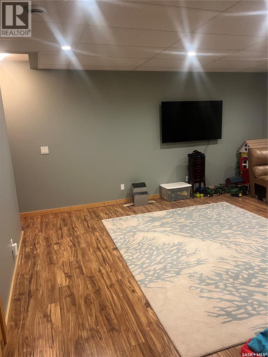 105 Francis Street, Francis, SK - Indoor