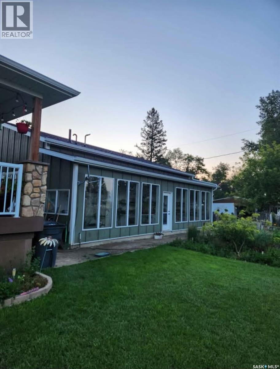 105 Francis Street, Francis, SK - Outdoor
