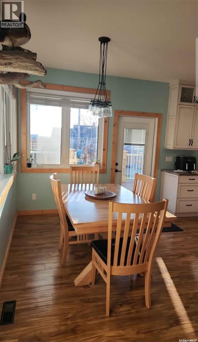 105 Francis Street, Francis, SK - Indoor Photo Showing Dining Room