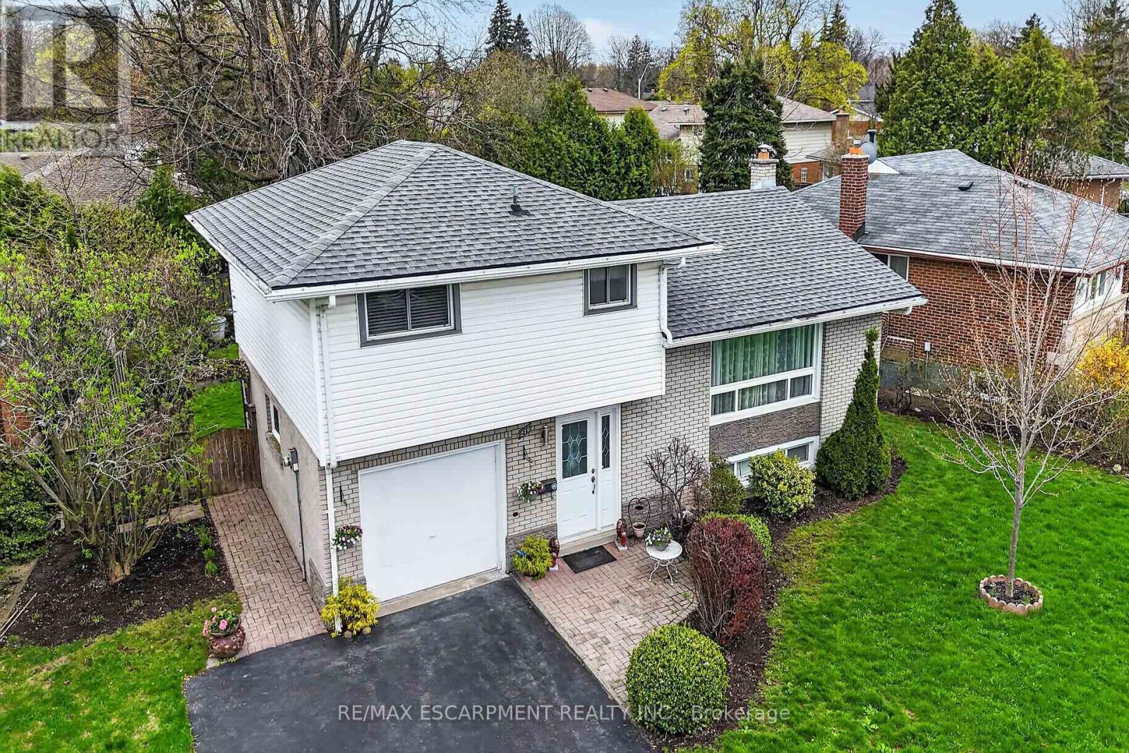 210 Columbia Drive, Hamilton, ON - Outdoor