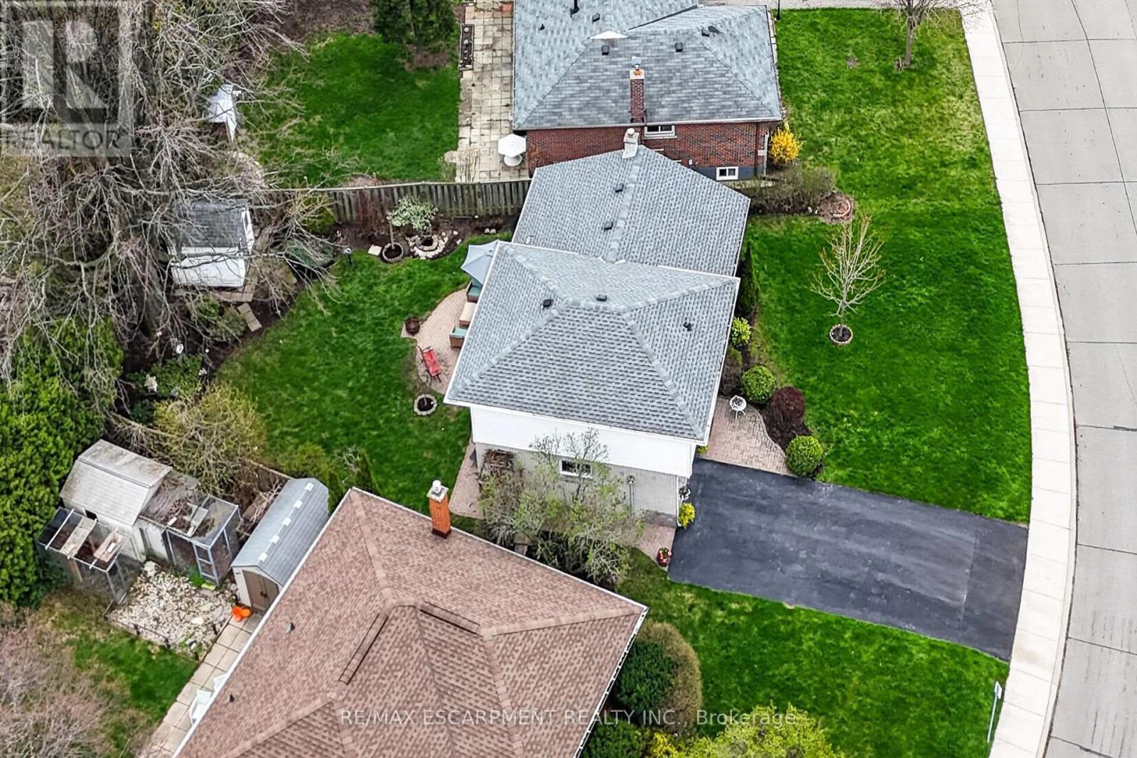 210 Columbia Drive, Hamilton, ON - Outdoor