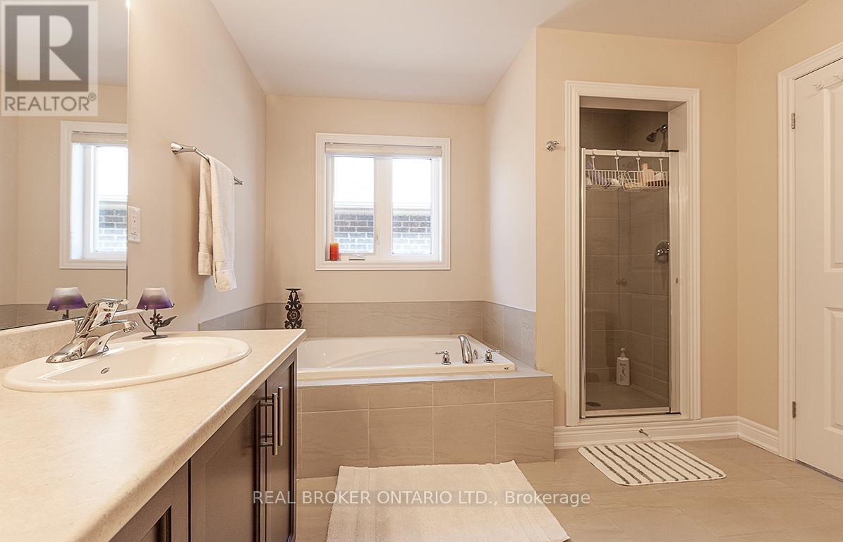 60 Morrison Drive, Hamilton, ON - Indoor Photo Showing Bathroom