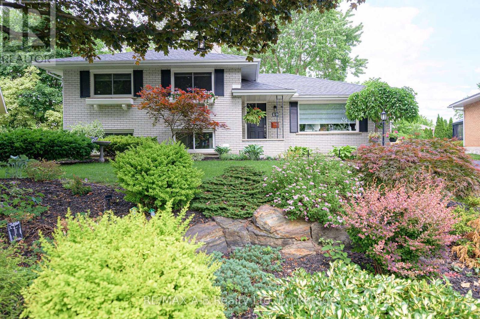 19 Linton Place, Kitchener, ON