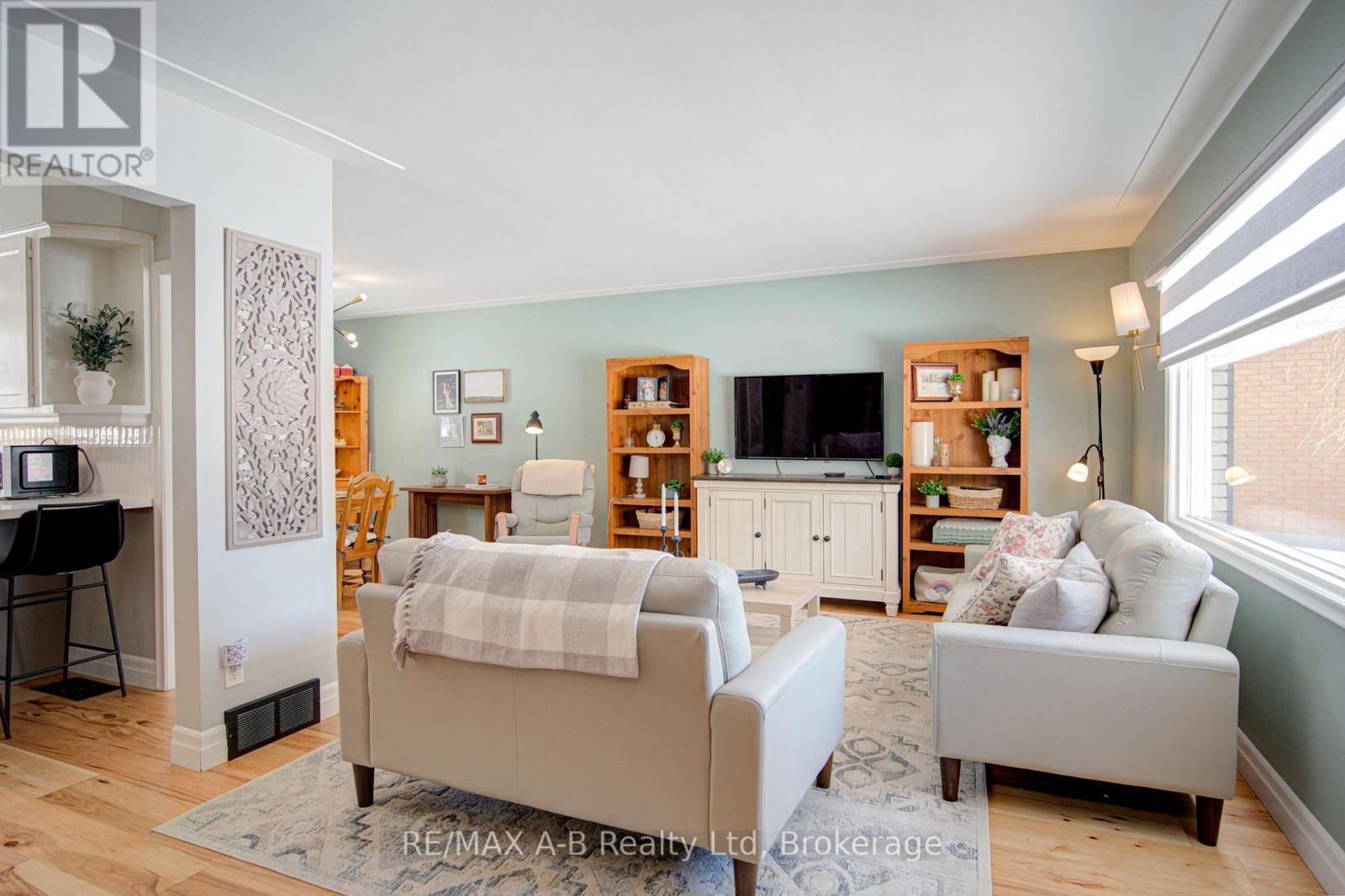 19 Linton Place, Kitchener, ON