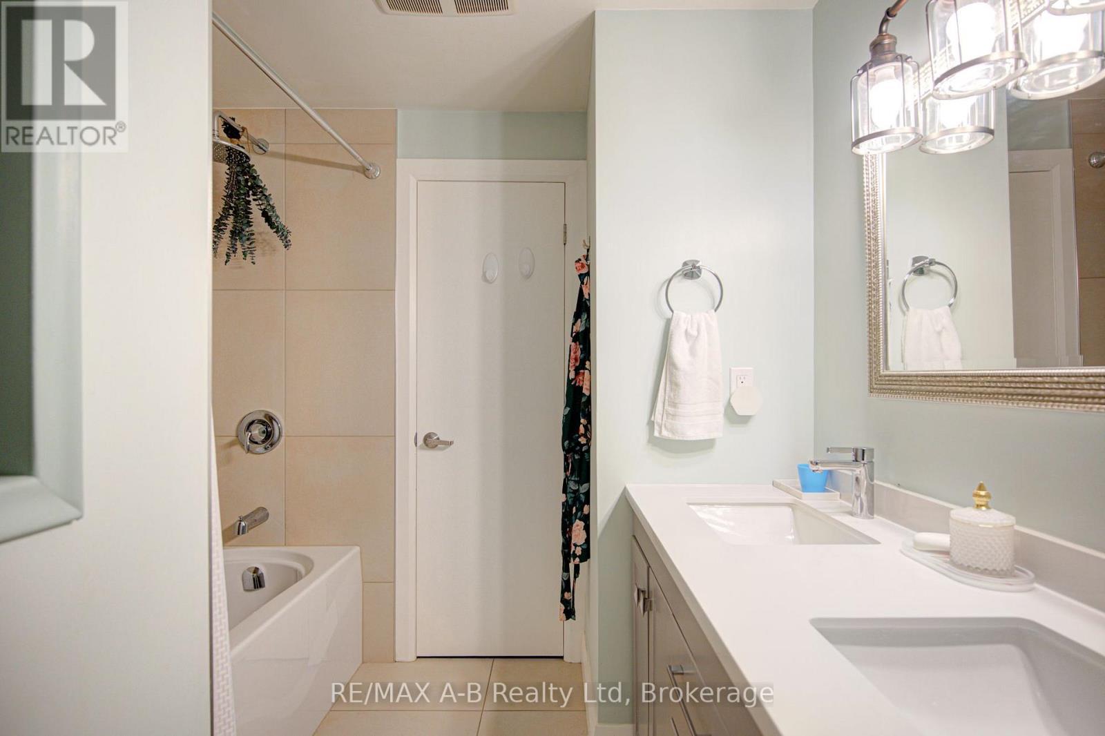 19 Linton Place, Kitchener, ON