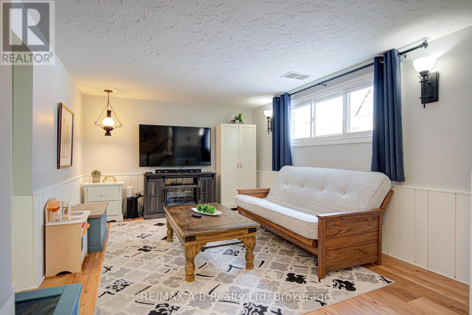 19 Linton Place, Kitchener, ON