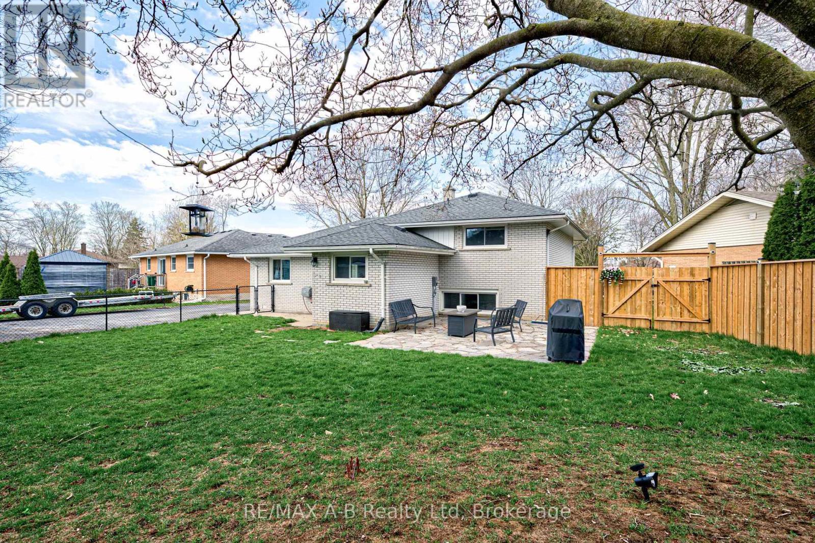 19 Linton Place, Kitchener, ON