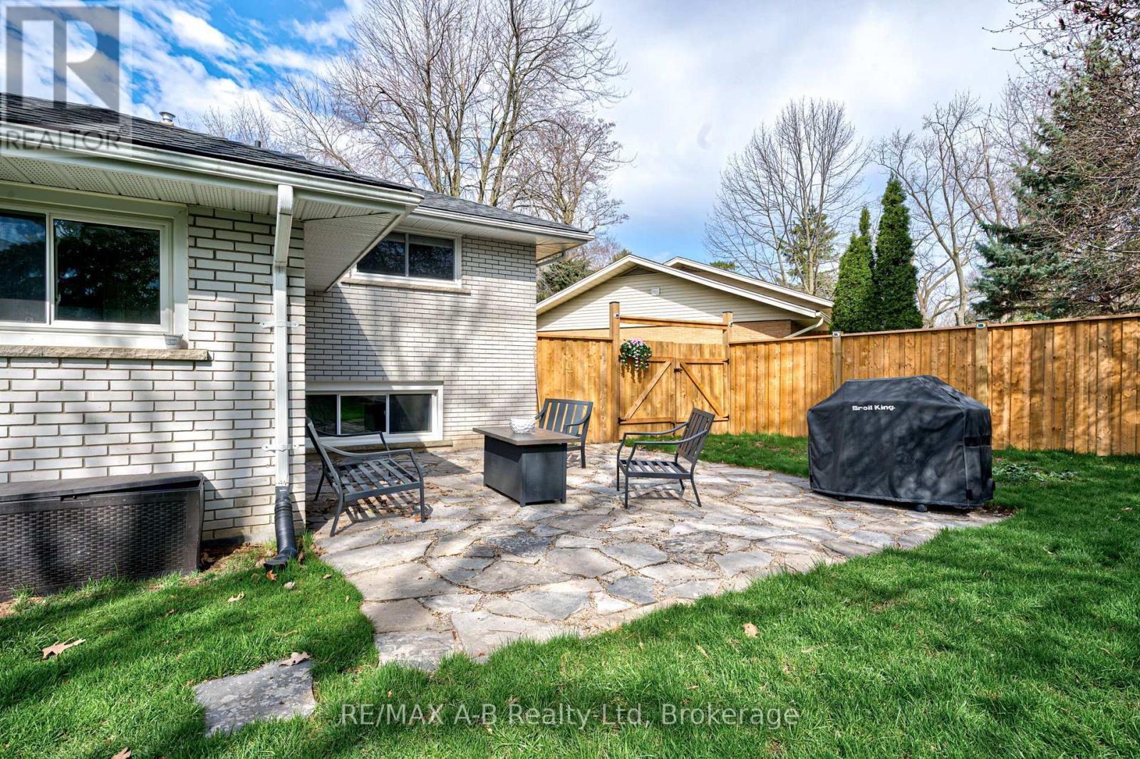 19 Linton Place, Kitchener, ON