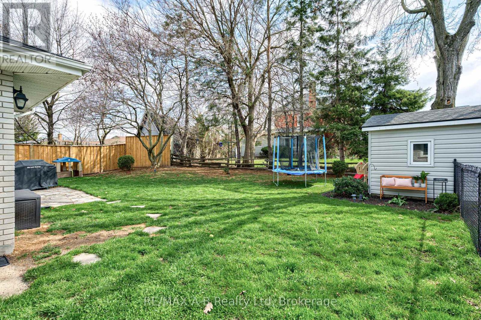 19 Linton Place, Kitchener, ON