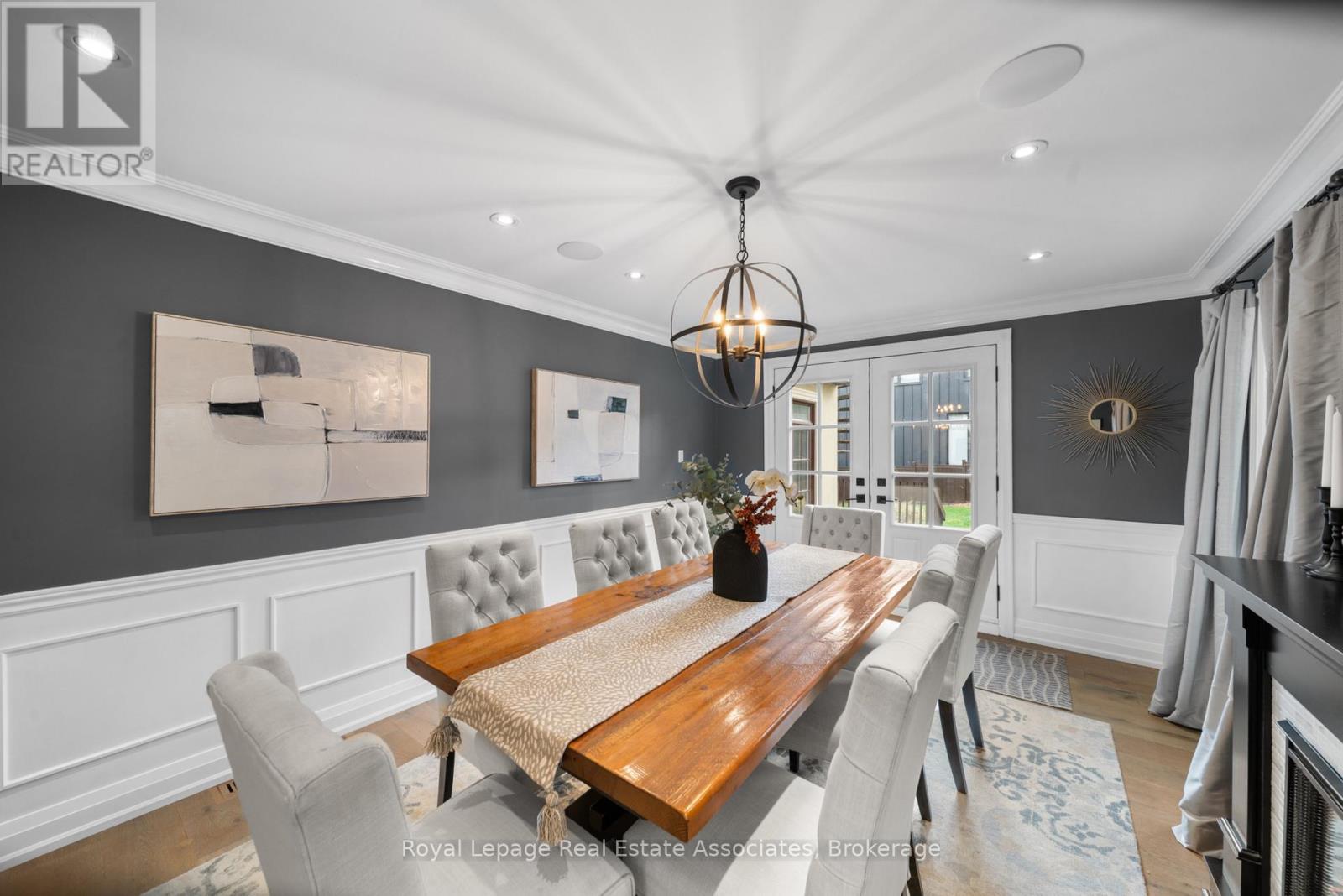 36 Mississauga Road N, Mississauga, ON - Indoor Photo Showing Dining Room
