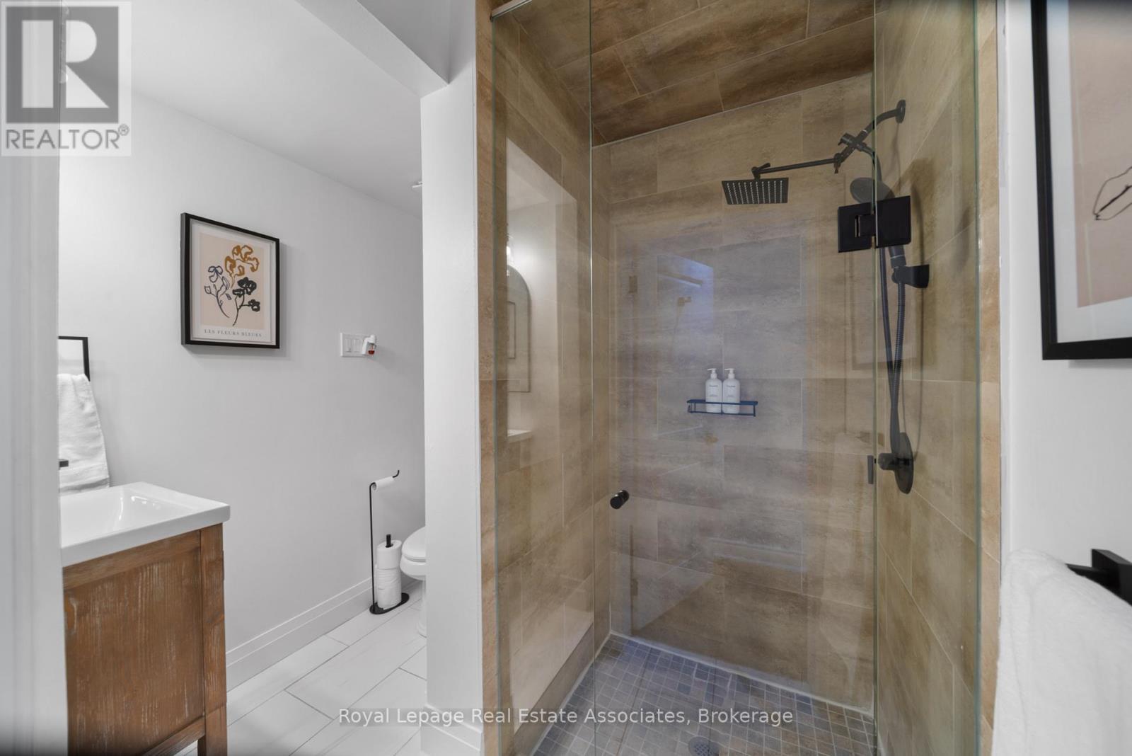 36 Mississauga Road N, Mississauga, ON - Indoor Photo Showing Bathroom
