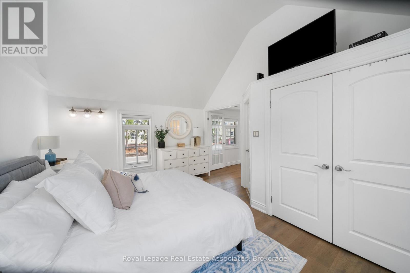 36 Mississauga Road N, Mississauga, ON - Indoor Photo Showing Bedroom