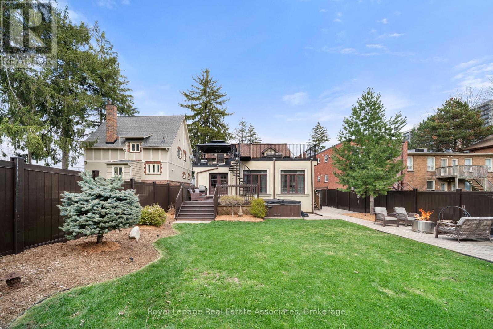36 Mississauga Road N, Mississauga, ON - Outdoor