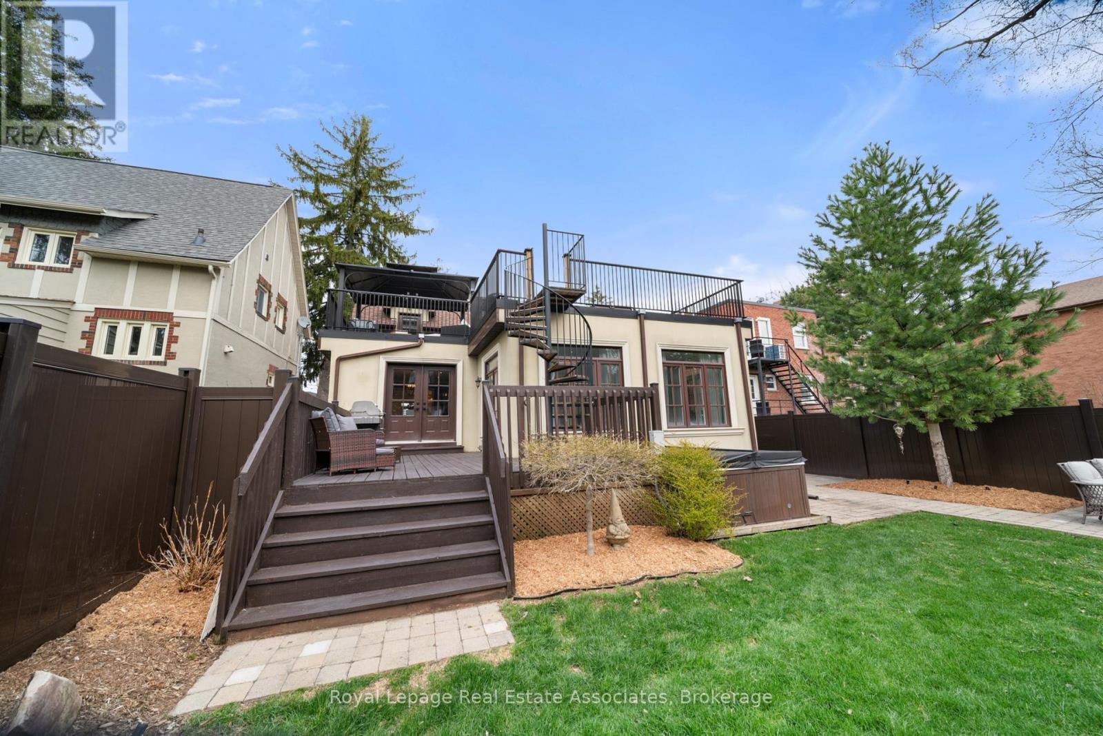 36 Mississauga Road N, Mississauga, ON - Outdoor