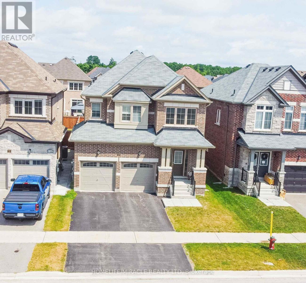 978 Barton Way, Innisfil, ON - Outdoor With Facade
