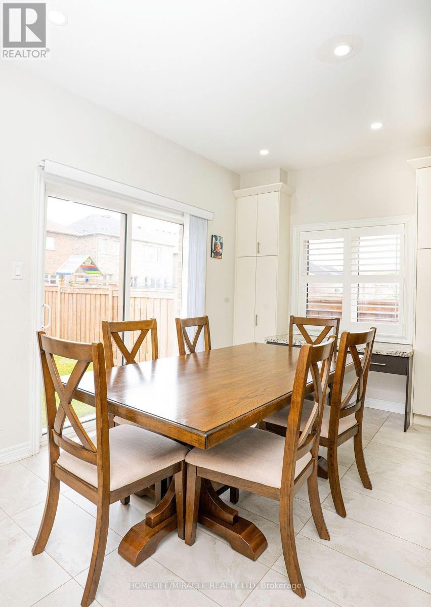 978 Barton Way, Innisfil, ON - Indoor Photo Showing Dining Room