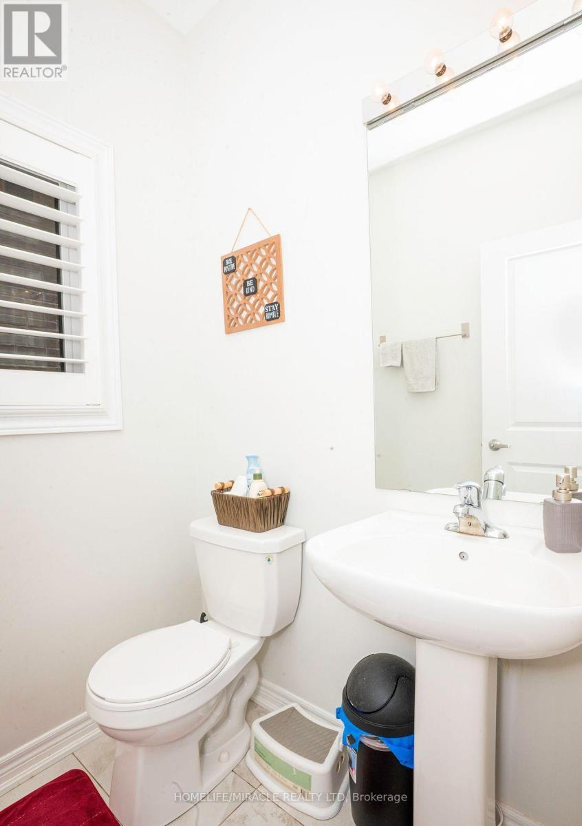 978 Barton Way, Innisfil, ON - Indoor Photo Showing Bathroom