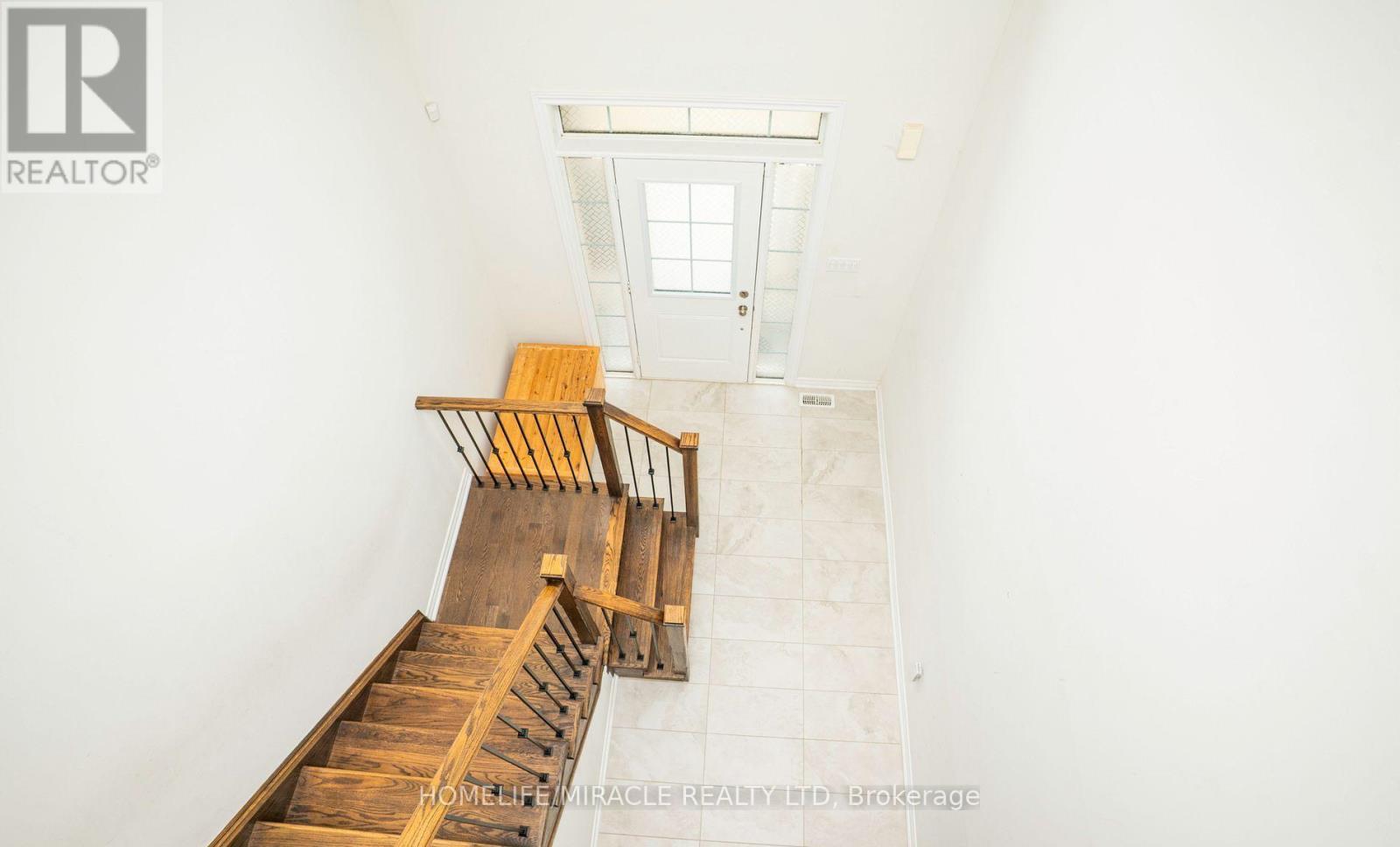 978 Barton Way, Innisfil, ON - Indoor Photo Showing Other Room