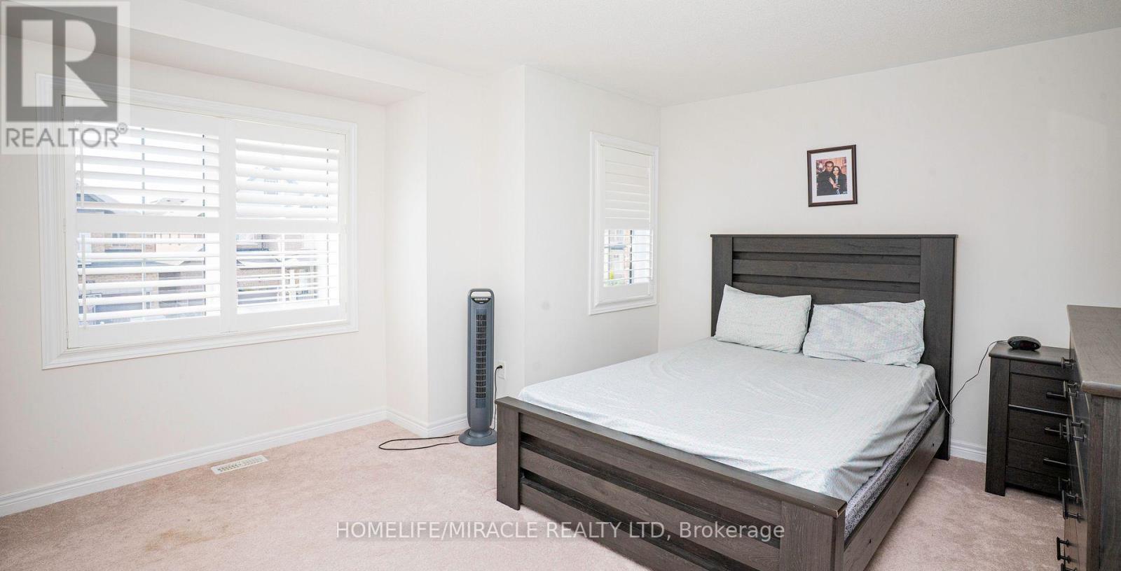 978 Barton Way, Innisfil, ON - Indoor Photo Showing Bedroom