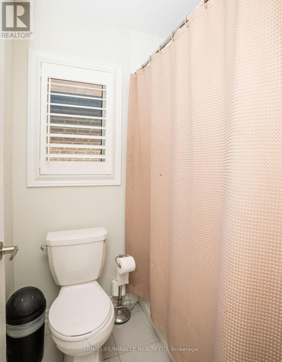 978 Barton Way, Innisfil, ON - Indoor Photo Showing Bathroom