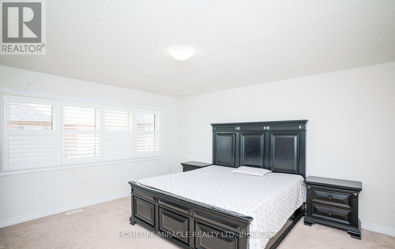978 Barton Way, Innisfil, ON - Indoor Photo Showing Bedroom