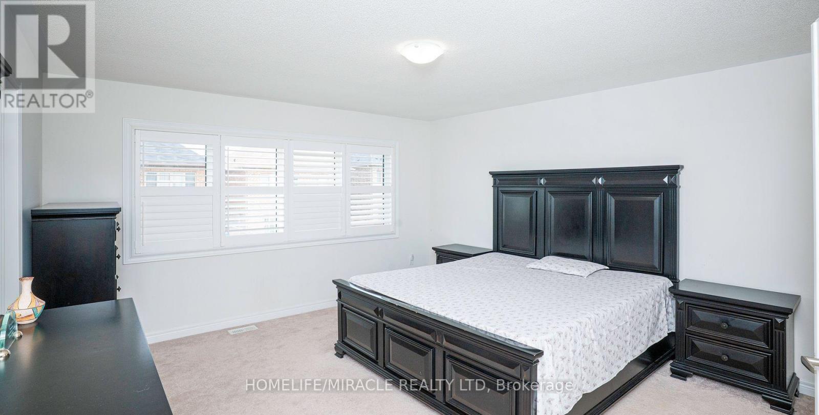 978 Barton Way, Innisfil, ON - Indoor Photo Showing Bedroom