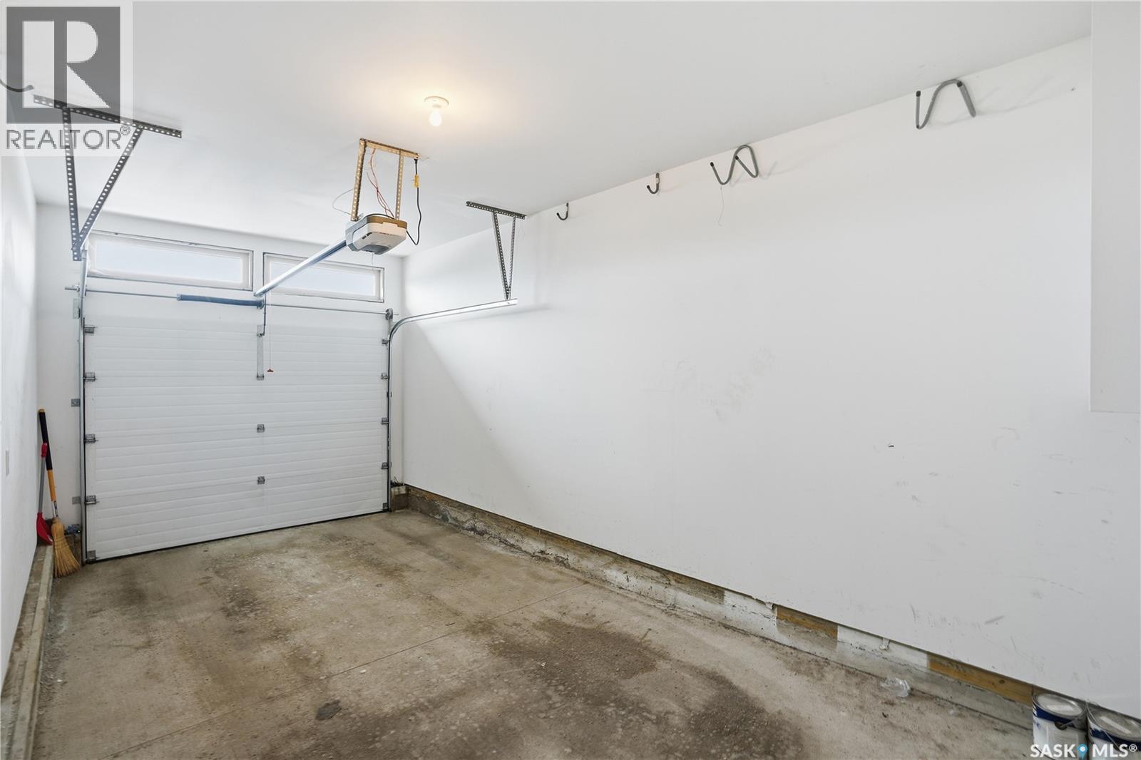111 115 Shepherd Crescent, Saskatoon, SK - Indoor Photo Showing Garage