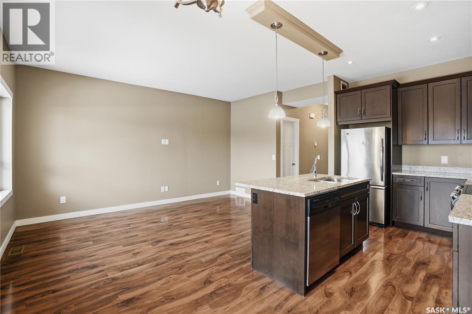 111 115 Shepherd Crescent, Saskatoon, SK - Indoor Photo Showing Kitchen
