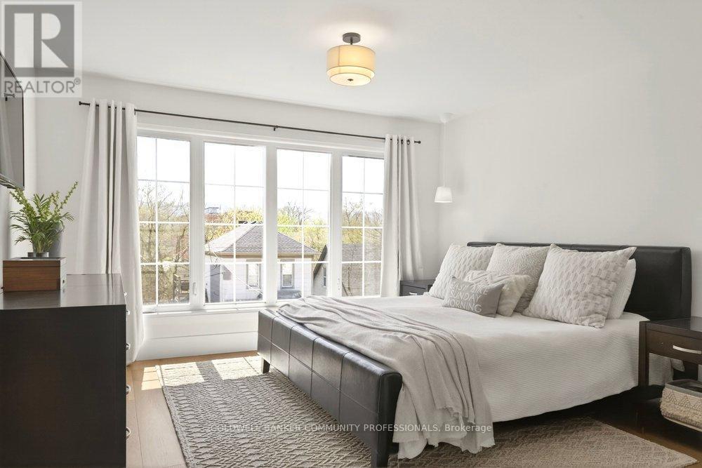 128 Canada Street, Hamilton, ON - Indoor Photo Showing Bedroom